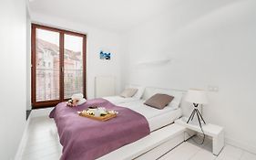 Modern Minimalism Apartment Near Poznan Old Market By Noclegi Renters